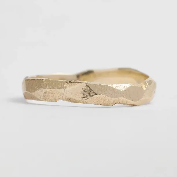 Minimalistické snubní prsteny s tepaným povrchem GOLI Image