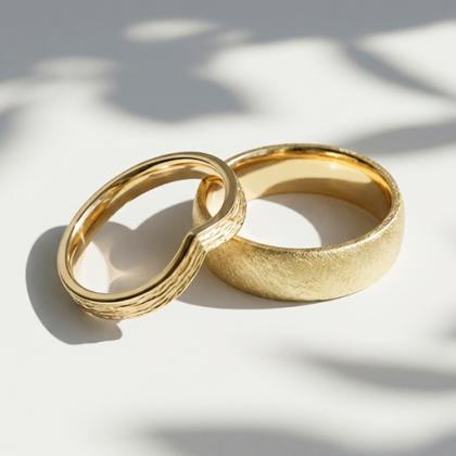 Straight or curved? Which wedding ring shape should you choose