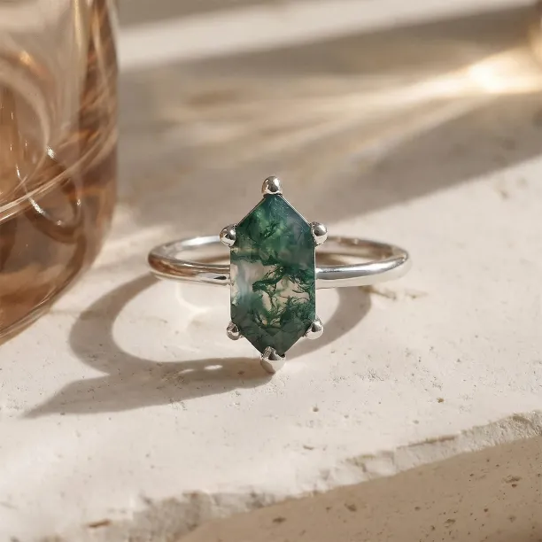 Zlatý prsten s mechovým achátem ve tvaru šestihranu KLERA Image