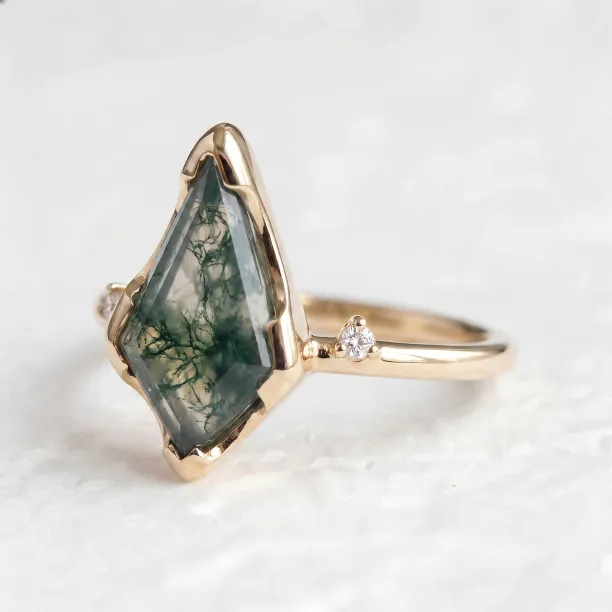 Gold ring with moss agate and diamonds KIRA Image