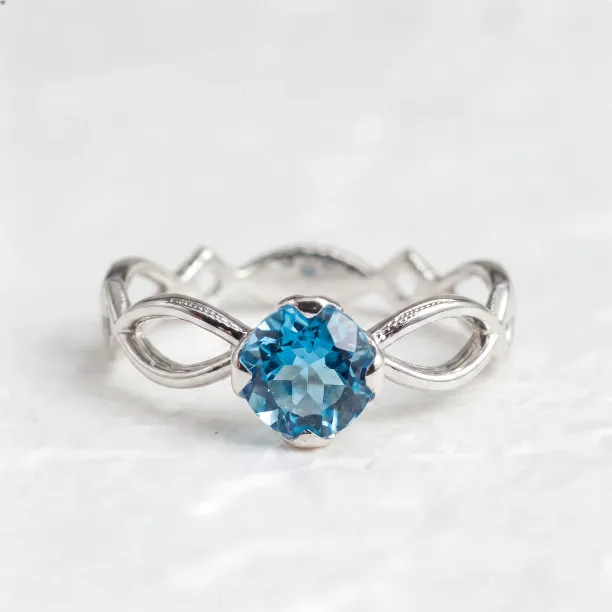 Zlatý prsten s akvamarínem a diamanty QUEEN Image
