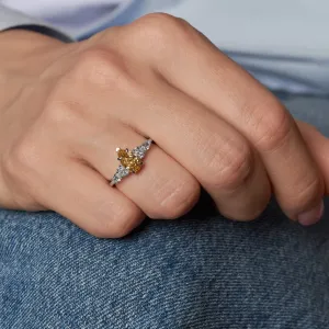Engagement ring with lab-grown diamonds ANGIE Thumbnail