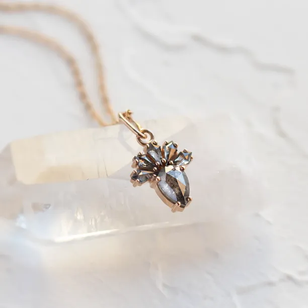 Zlatý přívěsek se salt and pepper diamanty LONIA Image