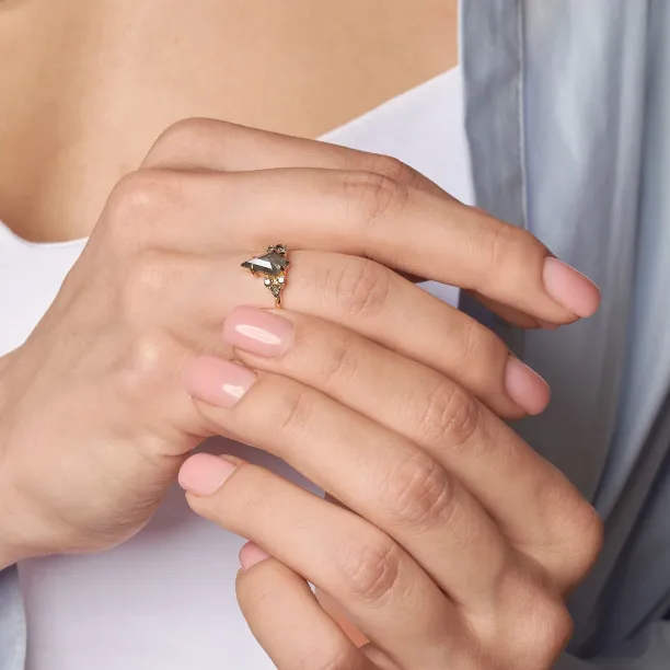 Netradiční prsten s diamanty salt'n'pepper MANSUETO Image