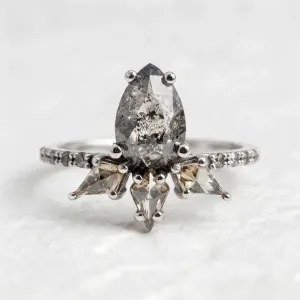 Luxusní zlatý prsten se salt and pepper a fancy diamanty CROWNIA Thumbnail