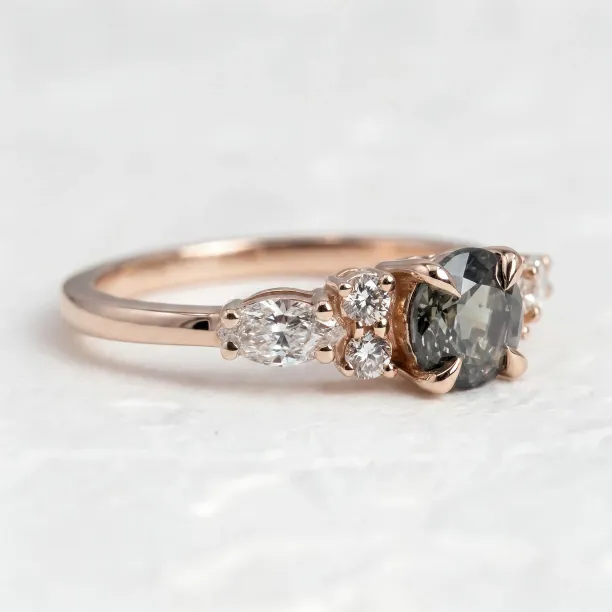 Elegantní zásnubní prsten s přírodním safírem a diamanty MAIDEN MINI Image