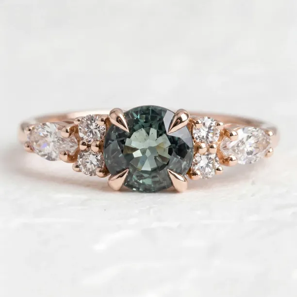 Elegantní zásnubní prsten s přírodním safírem a diamanty MAIDEN MINI Image