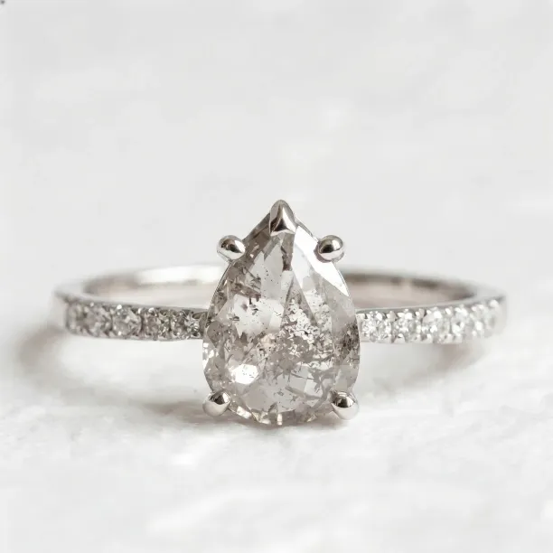 Gold vintage ring with salt and pepper diamond EIMMEAR Image