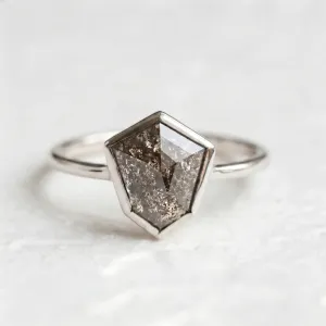 Zlatý prsten s hexagon salt and pepper diamantem CIARO Thumbnail