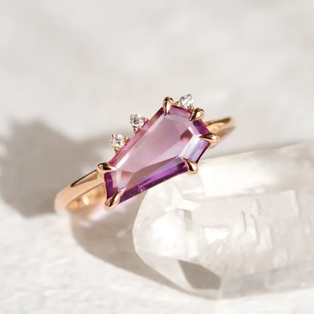 Gold ring with sapphire and diamonds TARA Image