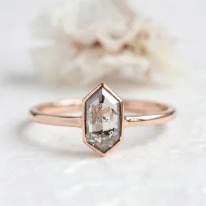 Minimalist engagement ring with salt'n'pepper diamond ELLIOT