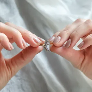 Gold ring with natural sapphire in violet colour SUZANNE Thumbnail