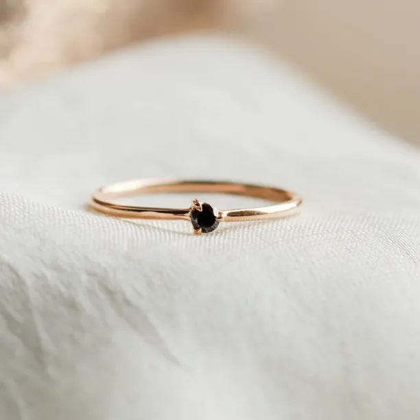 Minimalistická kolekce šperků s černým diamantem DUNCAN Image