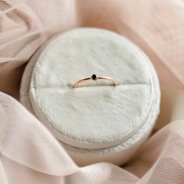 Minimalistická kolekce šperků s černým diamantem DUNCAN Image