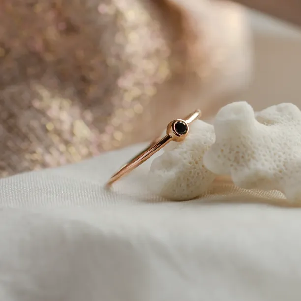 Černý diamant ve zlaté kolekci šperků DARCY Image