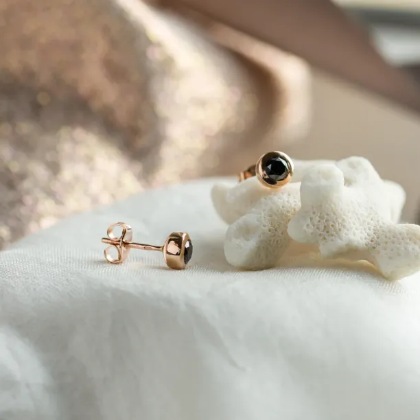 Zlaté náušnice s černými diamanty AMAYA Image