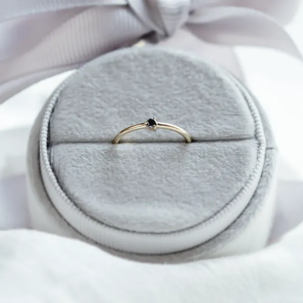 Martini zlatý prsten s černým diamantem CAREY Image