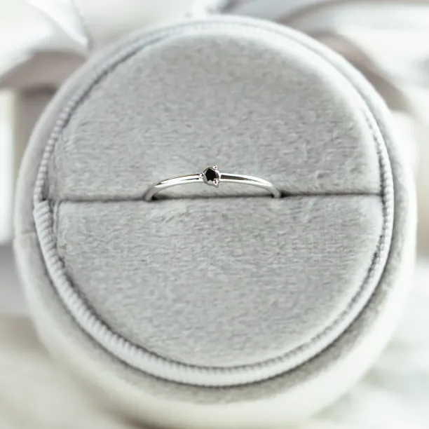 Martini zlatý prsten s černým diamantem CAREY Image