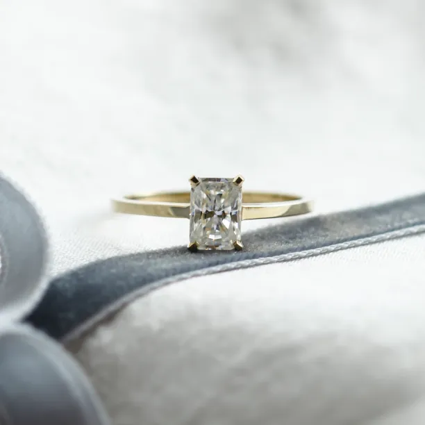 Minimalist engagement ring with moissanite BAGI Image