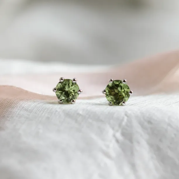 Gold earrings with peridots SALSA Image