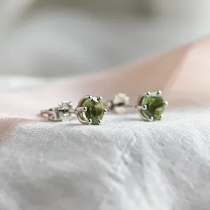 Gold earrings with peridots SALSA Thumbnail