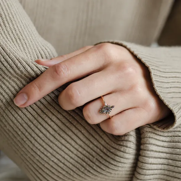 Gold engagement set with salt and pepper diamonds SOPHIE Image