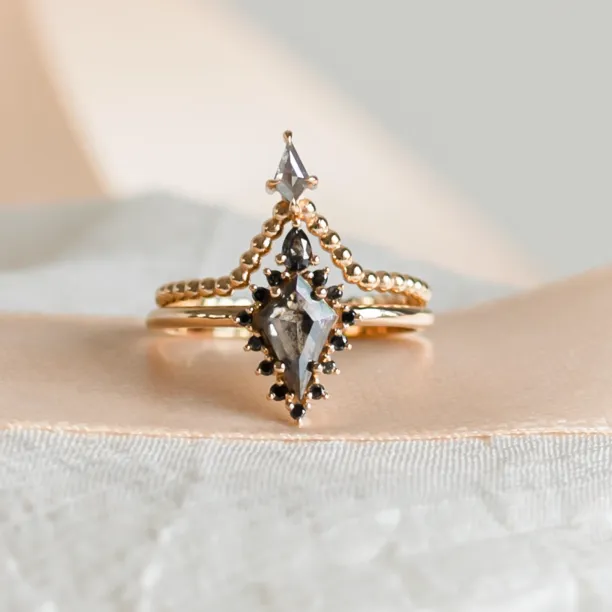 Gold engagement set with salt and pepper diamonds SOPHIE Image