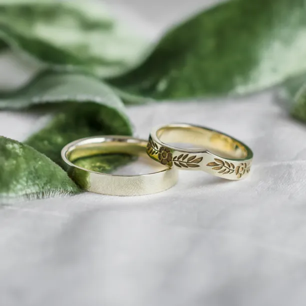 Originální snubní prsteny s vykrojením a květinami FOLK Image