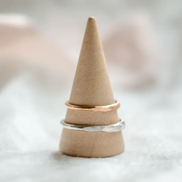 Nepravidelné tepané snubní prsteny OSAKA Image