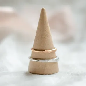 Nepravidelné tepané snubní prsteny OSAKA Thumbnail