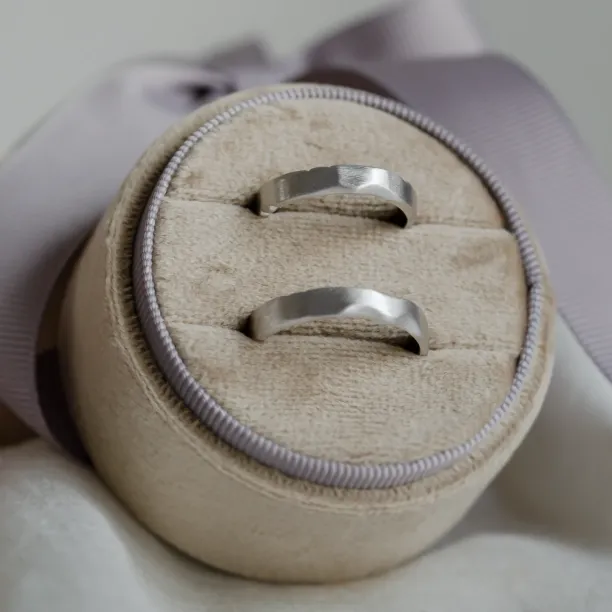 Torn paper edge wedding bands DANTE Image