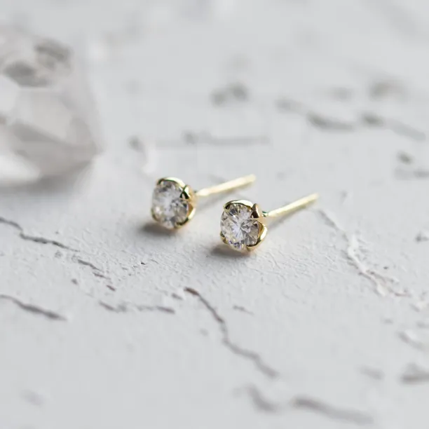 Minimalist moissanite earrings LUMIA Image