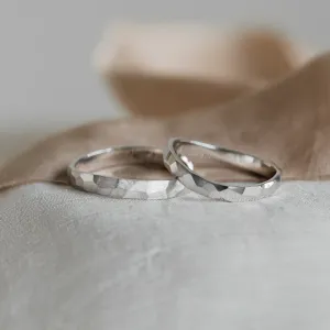 Original wedding rings with hammered surface BEAT Thumbnail