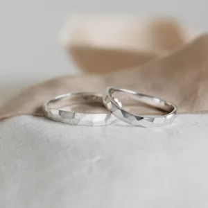 Original wedding rings with hammered surface BEAT