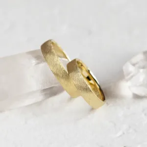 Matné snubní prsteny s florentským povrchem CALCOLO Thumbnail