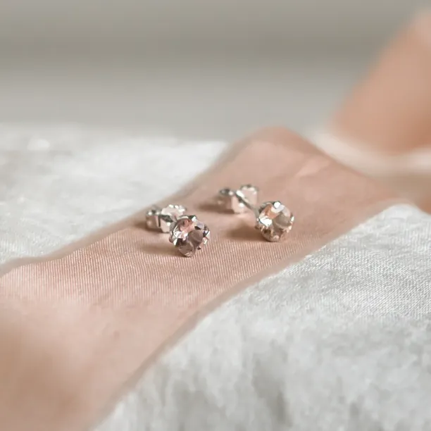 Morganit ve zlatých náušnicích PENELOPE Image