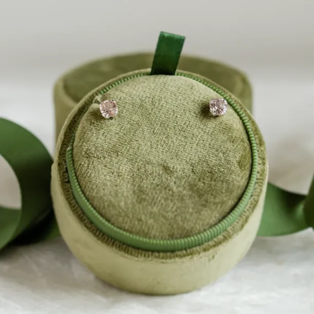 Morganit ve zlatých náušnicích PENELOPE Image