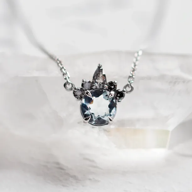 Zlatý náhrdelník s akvamarínem a salt and pepper diamanty BELLAS Image