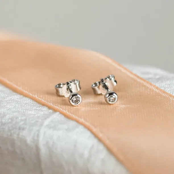 Minimalist salt and pepper diamond earrings ANISE Image