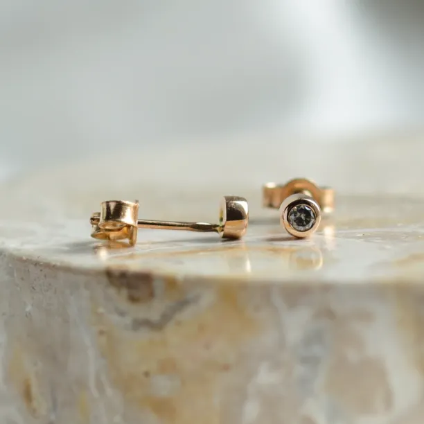 Minimalist salt and pepper diamond earrings ANISE Image