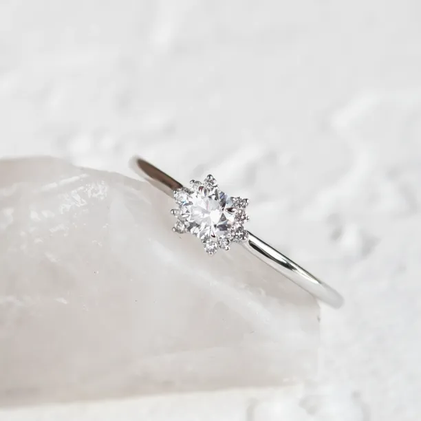 Lab-grown diamond vintage ring MANNA Image