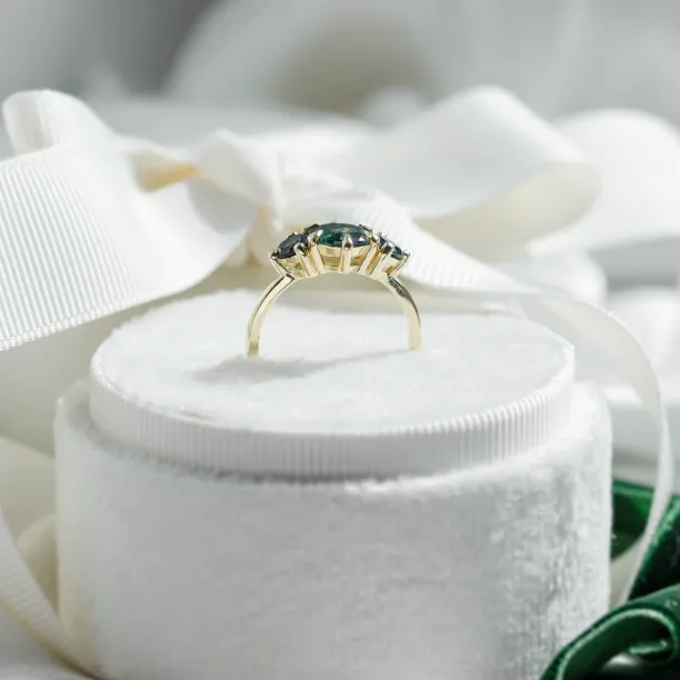 Zlatý prsten s mechovým achátem a modrými topazy SYLT Image