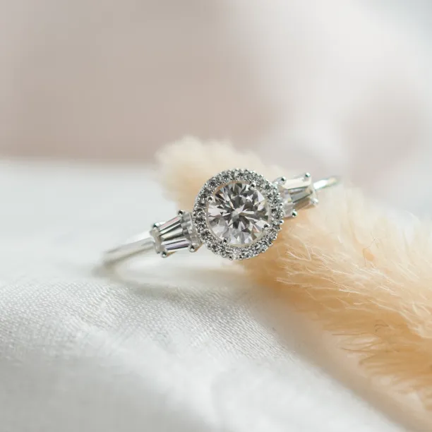 Zásnubní halo prsten s moissanity NORA Image