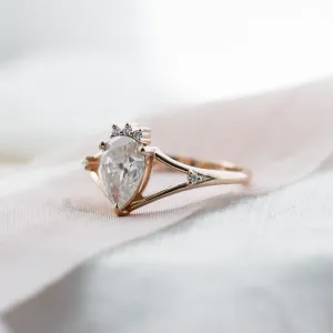 Atypický zlatý prsten s moissanity AMELIA Thumbnail