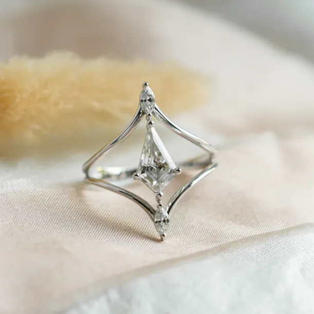 Extravagant split shank ring with moissanites ELOISE Image