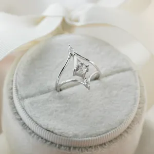 Extravagant split shank ring with moissanites ELOISE Thumbnail