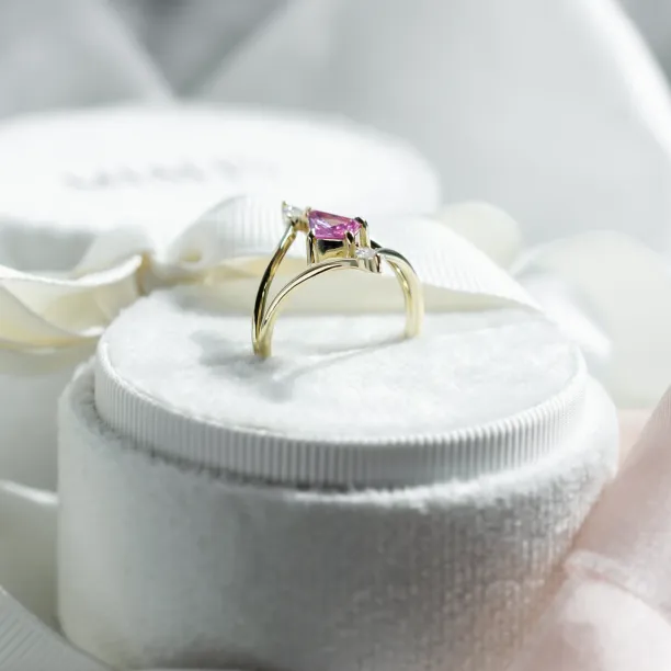 Gold split shank ring with pink sapphire and diamonds CHARAYA Image