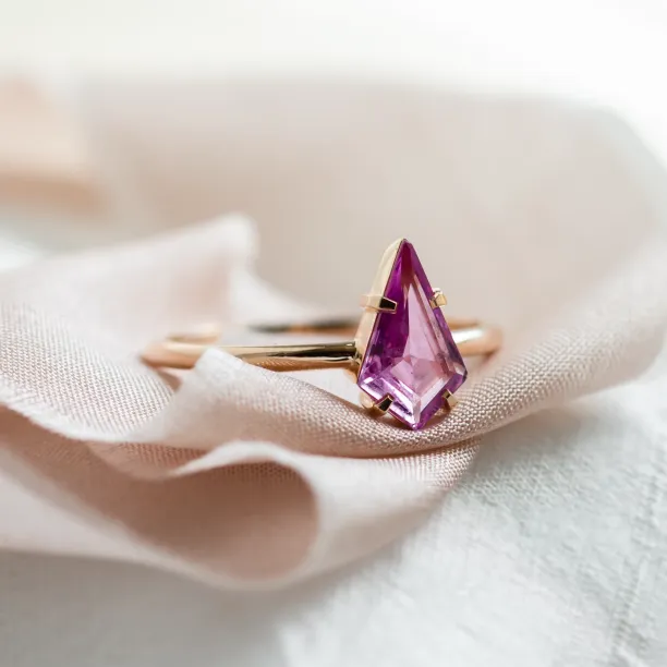 Gold ring with pink sapphire CODY Image