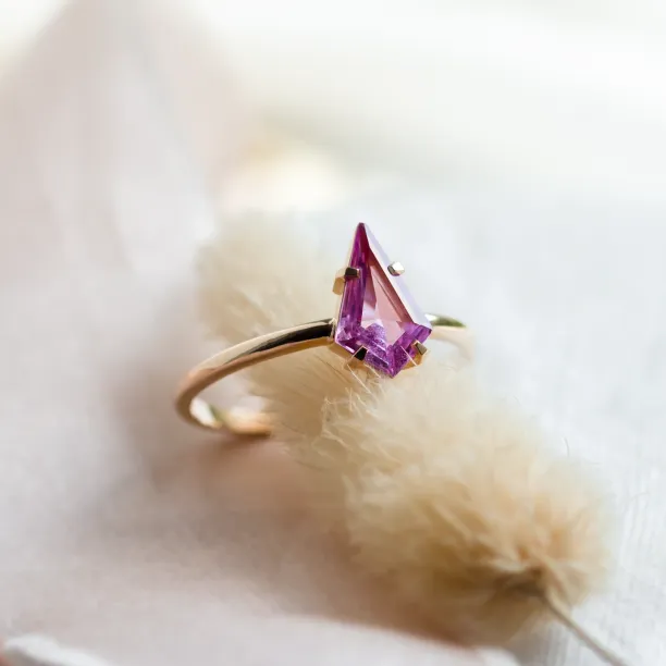 Gold ring with pink sapphire CODY Image