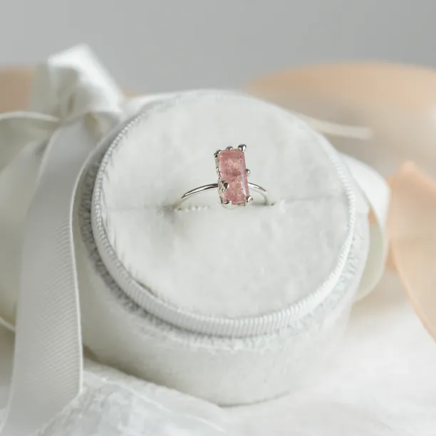 Unusual ring with strawberry quartz ROSA Image